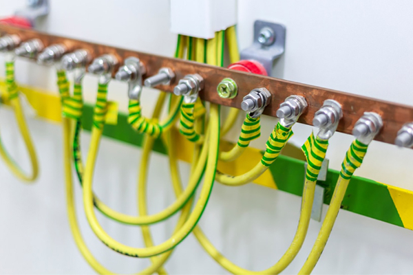 Các thiết bị cần nối dây tiếp địa