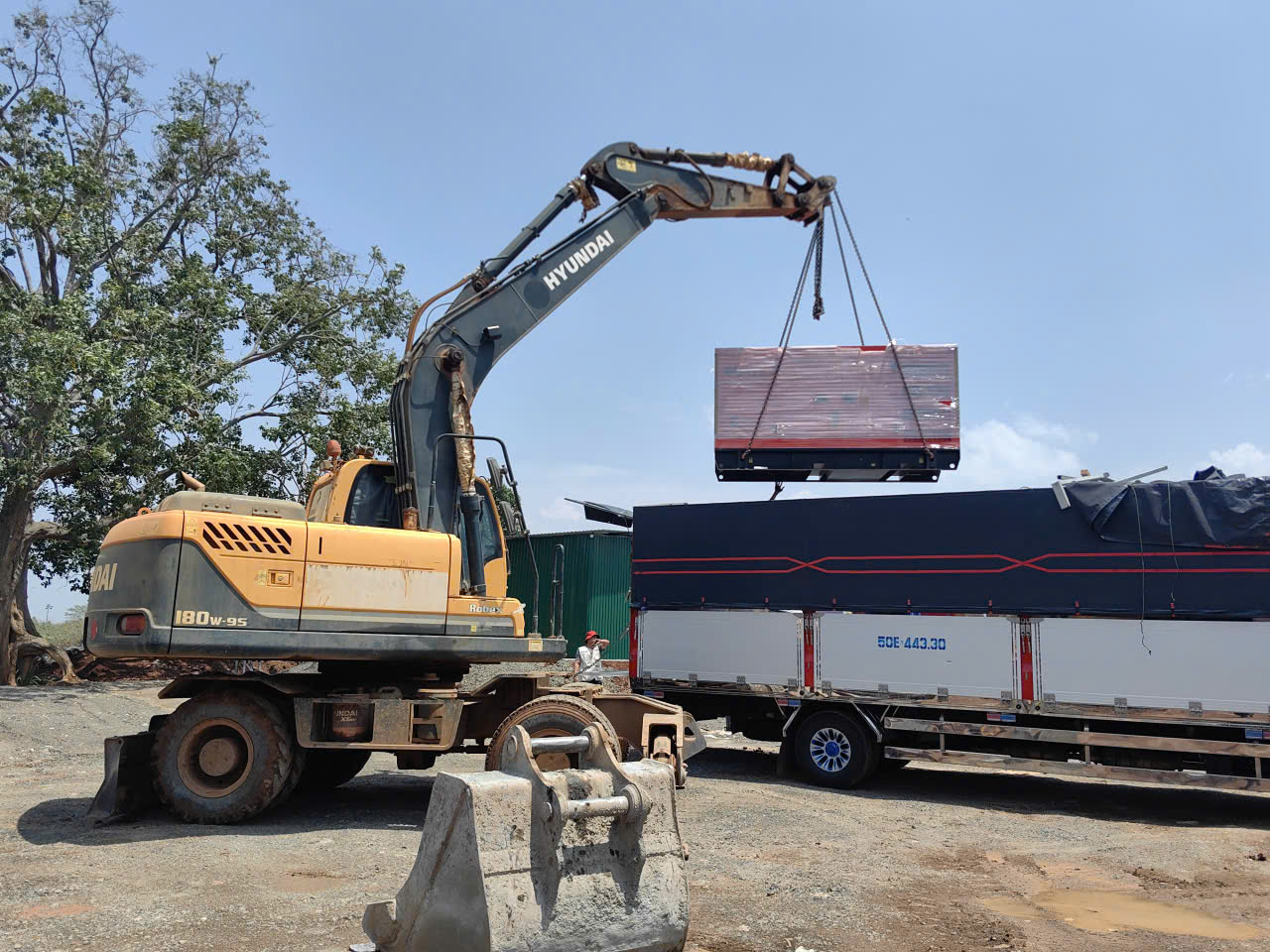 Trung Điện lắp đặt m&aacute;y ph&aacute;t điện Cummins 100kVA tại L&acirc;m Đồng, giải ph&aacute;p điện dự ph&ograve;ng ổn định cho sản xuất v&agrave; kinh doanh, vận h&agrave;nh bền bỉ, tiết kiệm nhi&ecirc;n liệu.